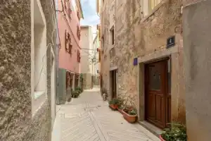 Beautiful Apartment in Cres With Wifi and 1 Bedrooms, Црес