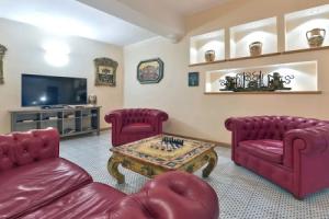 Villa With sea View and Private Pool Very Near to the Center of Taormina, Таормина