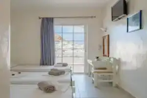 Sunrise Hotel, Хора