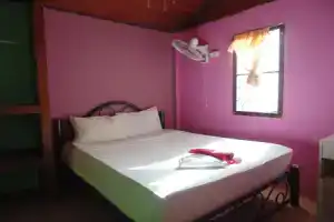 Отель «Moonhut Bungalows», Мэнам