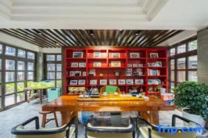 Haitang Bay Resort Pillow Mountain Xigu Snow Mountain View Garden Beauty Villa, Лицзян