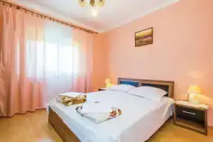 Amazing Home in Senj With Wifi and 2 Bedrooms, Сень