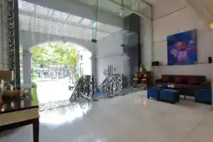 Iris Hotel, Хошимин