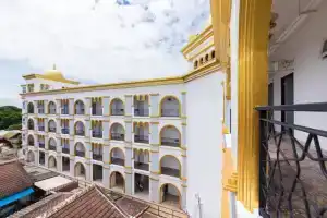 Oasis Hiso Hotel, Лопбури