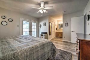 Bright College Station Abode: 3 Mi to Kyle Field, Колледж-Стейшен