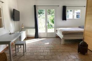 le calme chambre 2, Сен-Тропе