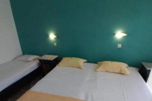 Studios Naysika, Потос