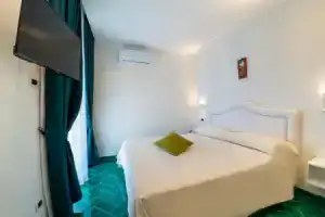 Hotel «Villa Pandora», Майори