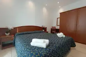 Hotel «Queen Mary», Каттолика