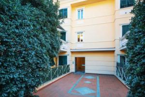 Art Apartment with Sea View, Сан-Ремо