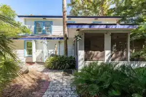 Guiding Light Cottage by Tybee Vacation Rentals, Тиби-Айленд