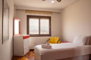 Vibrant Flat Near Trendy Attractions in Karsiyaka, Измир