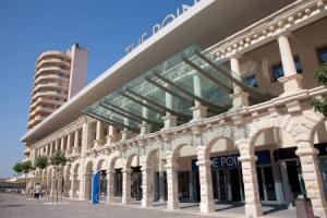 Fabulous Penthouse in a Prime Location, Пемброк