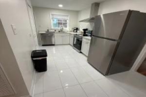 New Cozy Durham 2 Bedroom Home B, Дарем