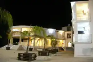 Mariana Hotel, Лаганас