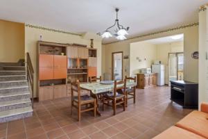 Valley-View Villa in Trabia with Swimming Pool, Трабия