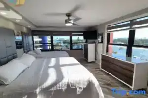 NEWLY RENOVATED! 4 Bed 3 Bath Bachelorette Beach Pad 821, Майами Бич