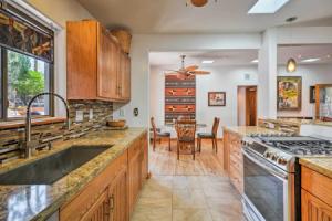 Patio & Views: Peaceful Sedona Getaway!, Седона