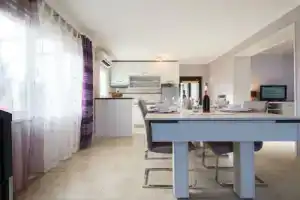 Alluring Holiday Home in Korčula with Whirlpool, Вела Лука
