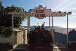 Hotel «Ausonia», Фоллоника