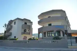 Christina Beach Hotel, Кисамос