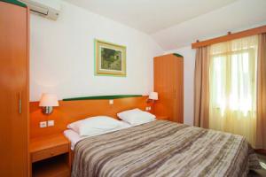 Stunning Apartment in Baska With Indoor Swimming Pool, Wifi and 1 Bedrooms, Башка
