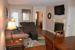 River Place Condos 504 2BD, Пиджен-Форж