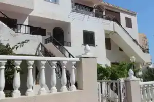 Apartment overlooking to the pool 2450, Торревьеха