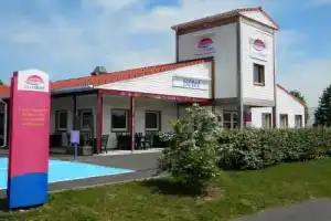 L'Auberge Everhotel de Tarbes-Ibos, Тарб