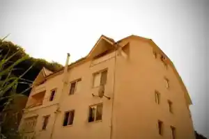 Cozy Rooms, Поляна