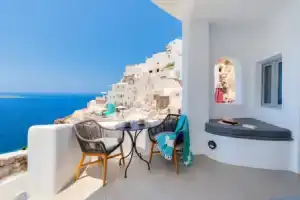 ArmonOia Luxury Caves, Ия