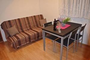 Apartments Cosic, Игране