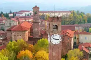 Studio in Piazza, With Shared Pool, Enclosed Garden and Wifi Near the Slopes, Мондови