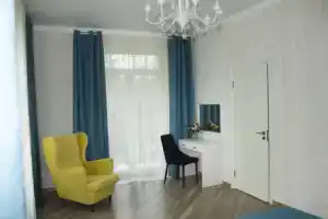 Ласточка на улице Ленина, Светлогорск