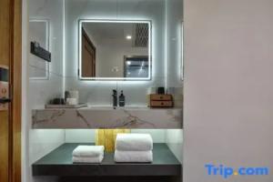 Mo Shanju Swimming Pool Courtyard homestay(Zhangjiajie Tianmen Mountain Branch), Чжанцзяцзе