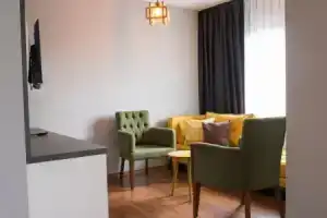 Rodis Hotel, Гумулдур