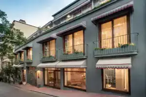 Ecole St. Pierre Hotel, Стамбул
