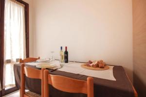 Stunning Apartment in Costa Rei -ca- With 1 Bedrooms and Wifi, Monte Nai