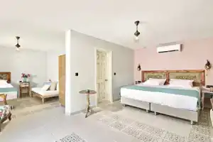 Solto Hotel, Селимие