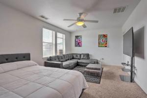 Spacious Denver Townhome Near Central Park!, Аврора