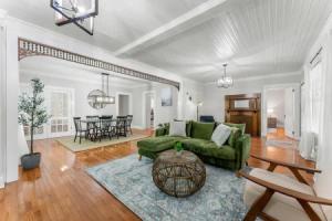Beautiful Home in Historic Downtown Norcross, Норкрос