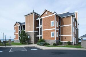 Michael's Beach Place Shoreline Ridge by RedAwning, Ньюпорт