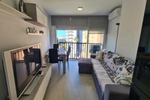 Benidorm Apartment With Pool Access, Бенидорм