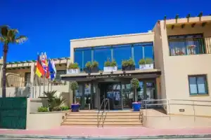 Отель «Valentin Star Menorca- Adults Only», Кала-эн-Бошч