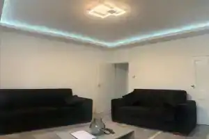 House With Modern Interior, Conveniently Located, Манчестер