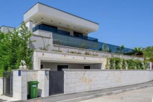 Villa Lucy Lemon CFH, Винишхе