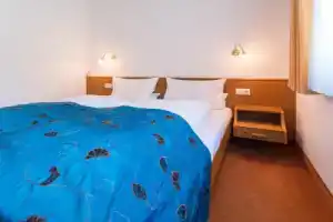 Joe's Apartments, Бад-Либенцелль