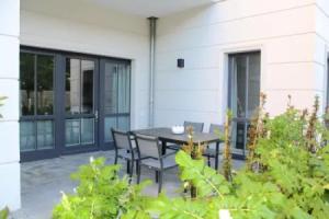 Logierhaus Friedrich -Ferienwohnung Ostseewelle - 1.Reihe, Цингст