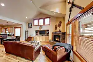 10332 Kimque Ct Cottage, Траки
