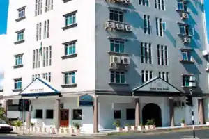 Gold Crest Hotel, Катр-Борн